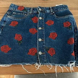 Zara denium high waisted skirt with embroidered roses